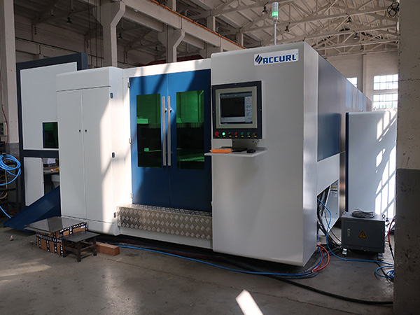 3000W Fiber Laser lõikamismasin koos kahekordse kaubaaluse vahetajaga